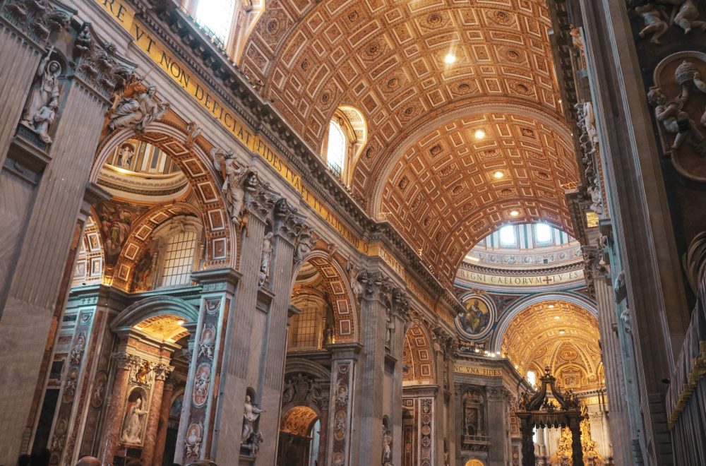 Arched-ceiling-St.-Peters-Basilica-1000×660