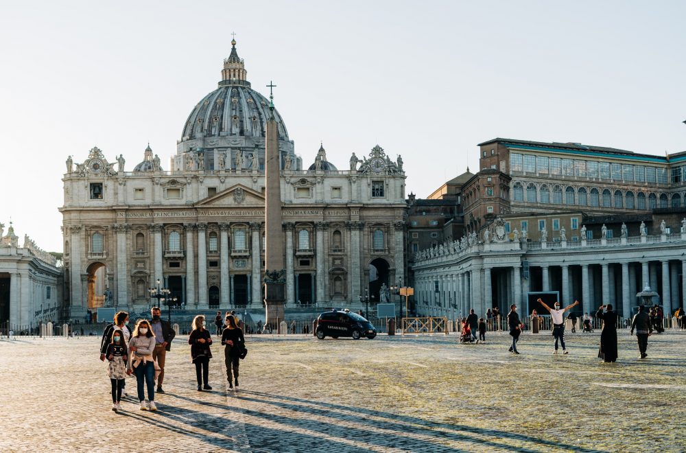 Early-morning-St.-Peters-Square-1-1-1000×660