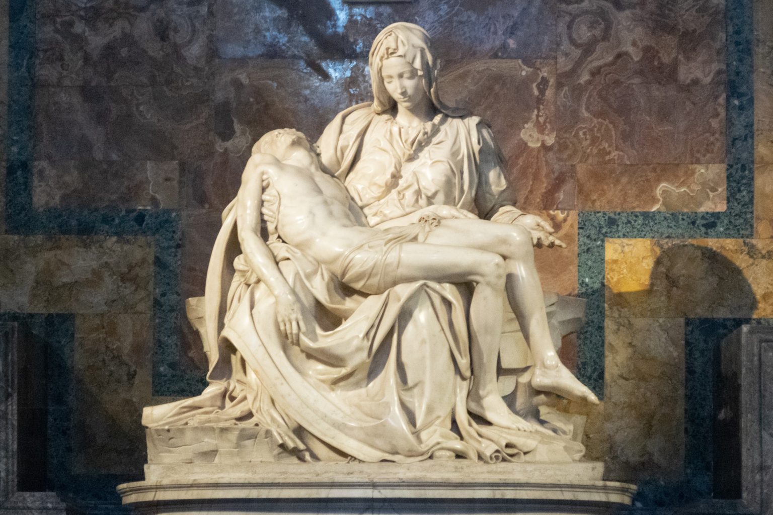 The-Pieta-sculpture-in-Saint-Peters-Basilica-in-Vatican-City-1-1536×1024